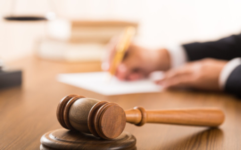 Processo per la presunta molestia a una sedicenne sul bus