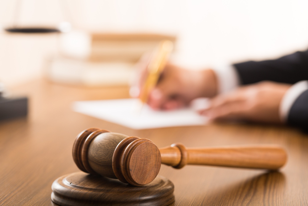 Processo per la presunta molestia a una sedicenne sul bus