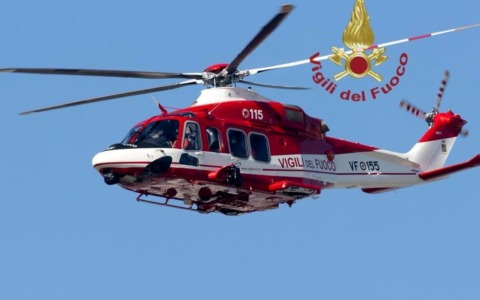 Balcone in fiamme in viale Patrioti a Piacenza, donna soccorsa