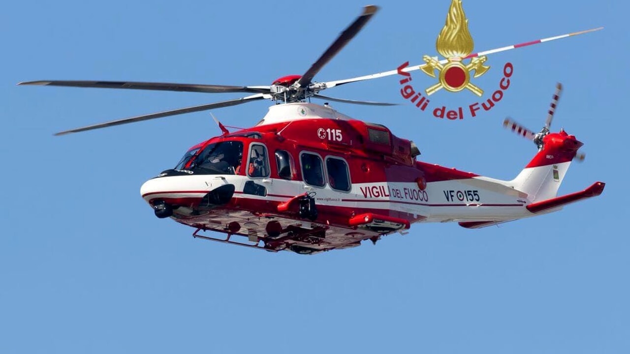 Balcone in fiamme in viale Patrioti a Piacenza, donna soccorsa